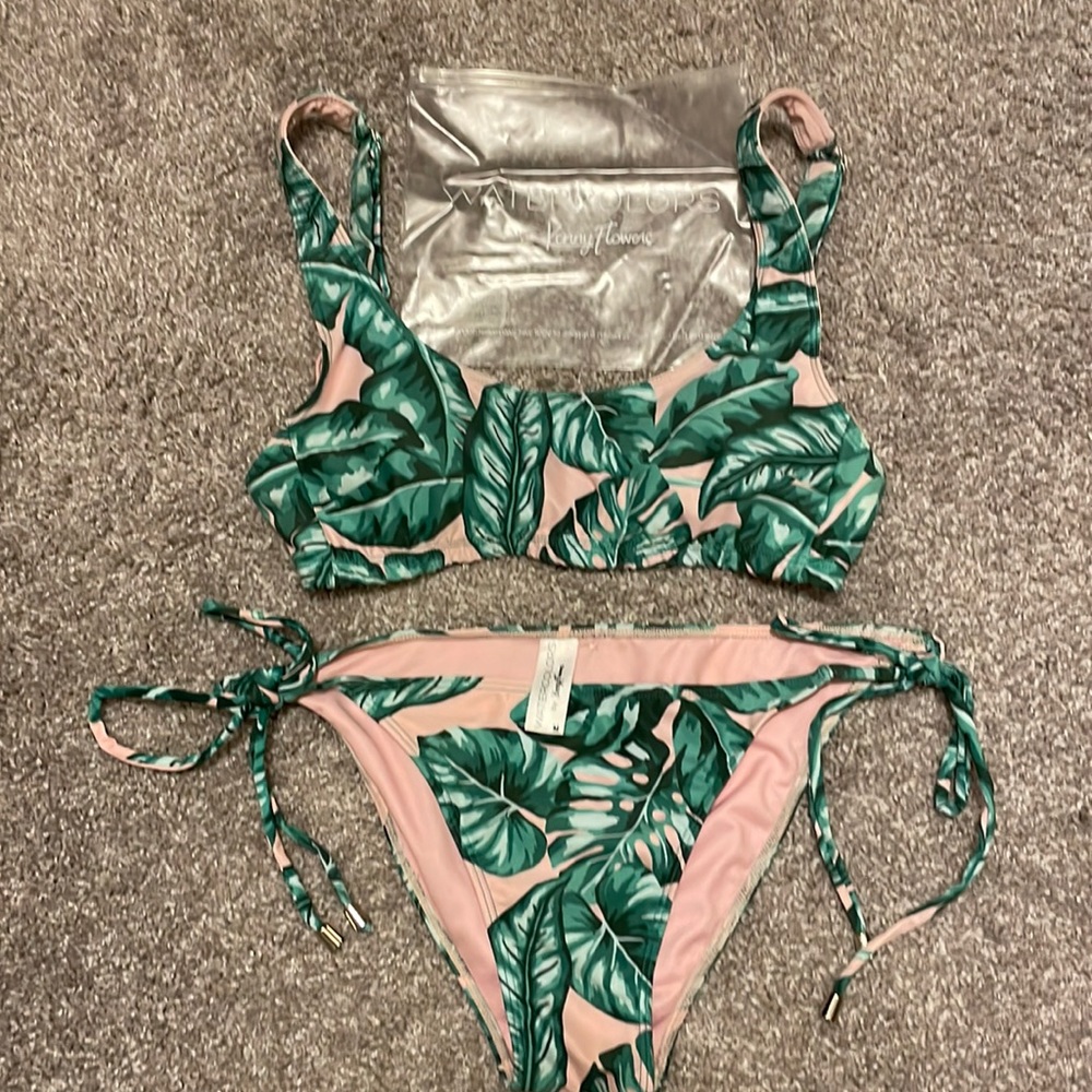 Kenny Flowers 2-piece